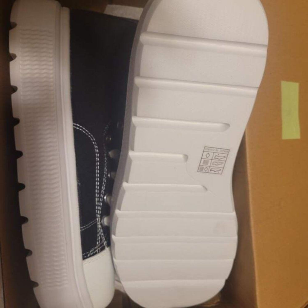 Purchase as gift and she has never worn them - Picture 2 of 3